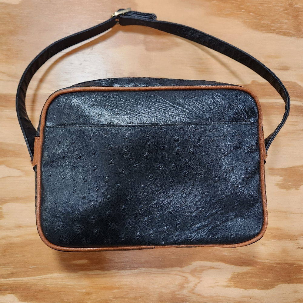 Elegant Black and Tan Shoulder Bag - Picture 4 of 7